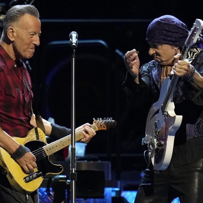 Bruce Springsteen returns to the stage in Phoenix after health issues postponed his 2023 world tour